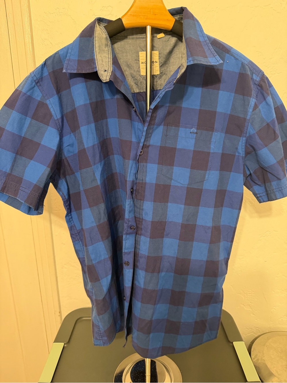 Short-Sleeve Blue Plaid Button-Down Shirt